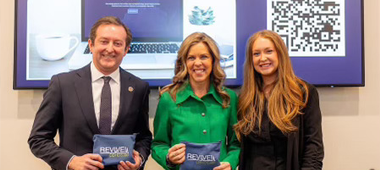 第一夫人与托德·皮利恩在 Cardinal News 见面