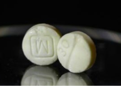 带有 M 字母的黄色药丸