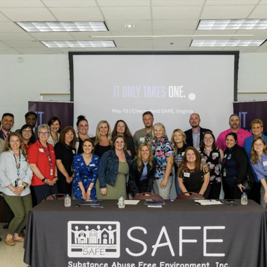 第一夫人与 SAFE 小组合影